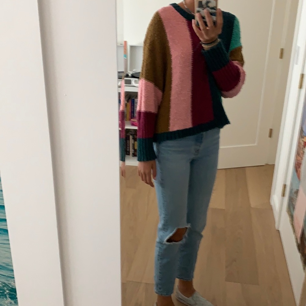 Barely worn cute colorful nit sweater. Billabong.